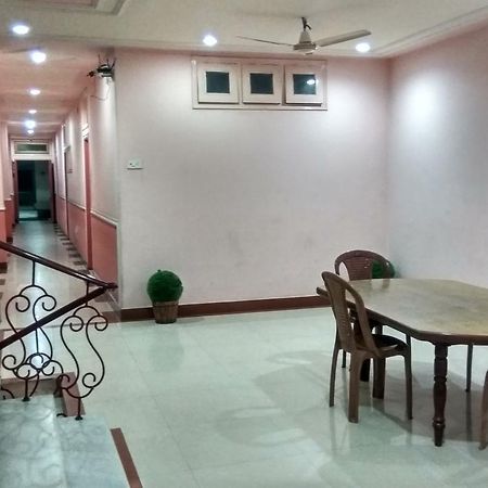 Hotel Varsa Dibrugarh Ngoại thất bức ảnh