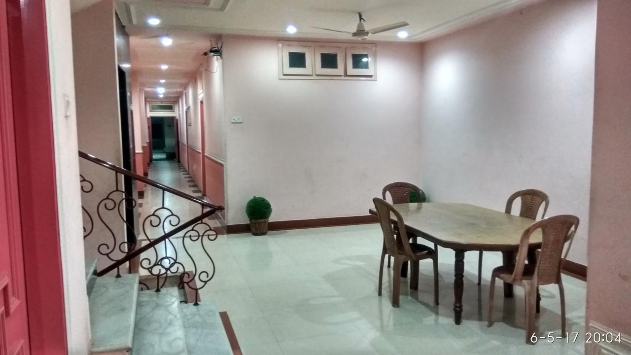 Hotel Varsa Dibrugarh Ngoại thất bức ảnh