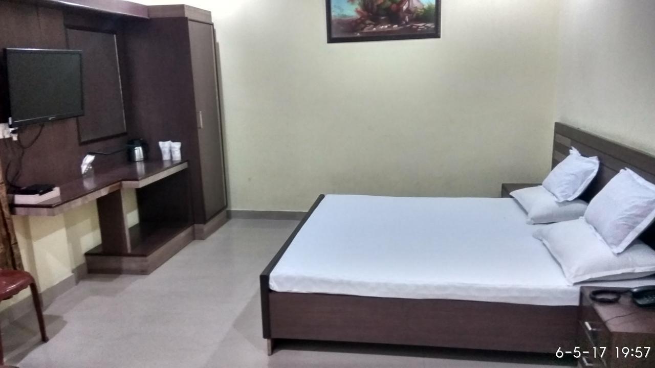 Hotel Varsa Dibrugarh Ngoại thất bức ảnh