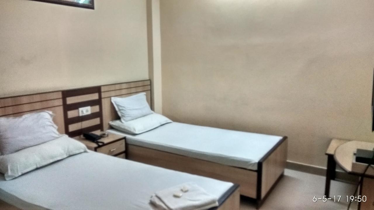 Hotel Varsa Dibrugarh Ngoại thất bức ảnh