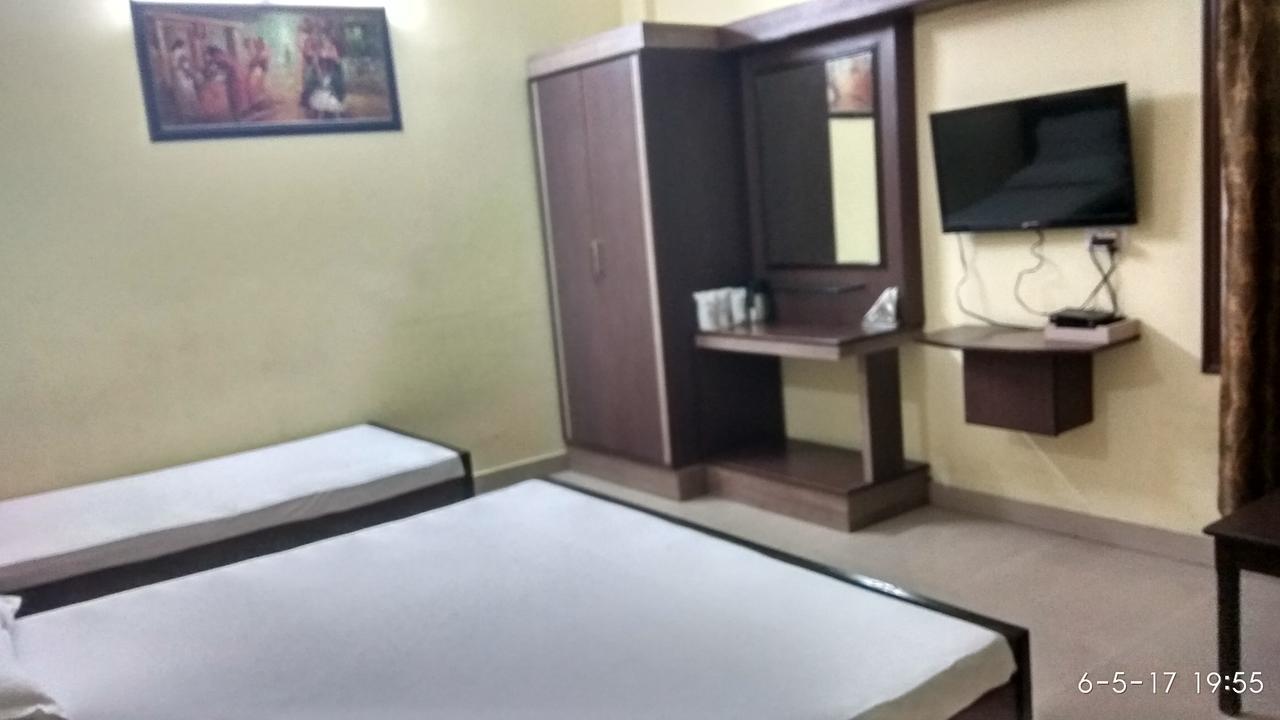 Hotel Varsa Dibrugarh Ngoại thất bức ảnh