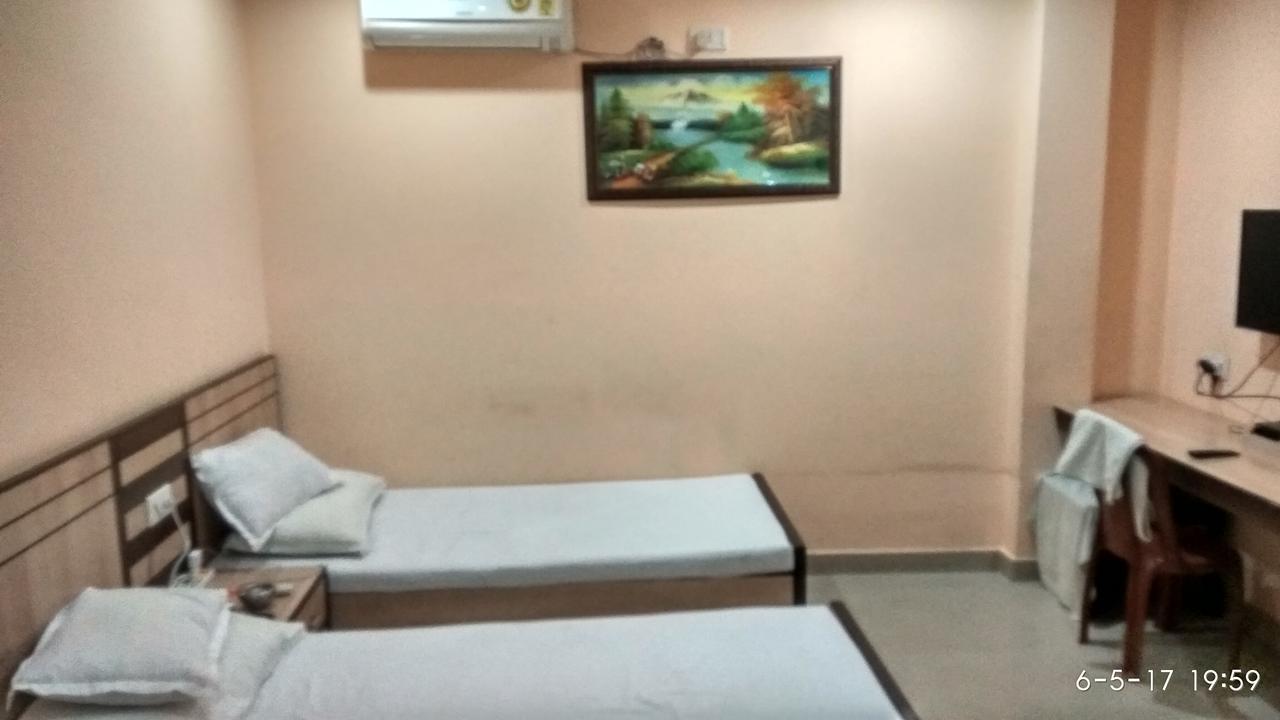 Hotel Varsa Dibrugarh Ngoại thất bức ảnh