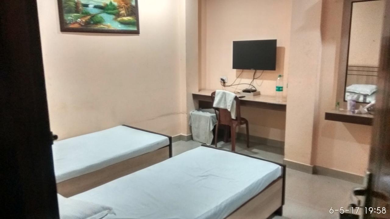 Hotel Varsa Dibrugarh Ngoại thất bức ảnh