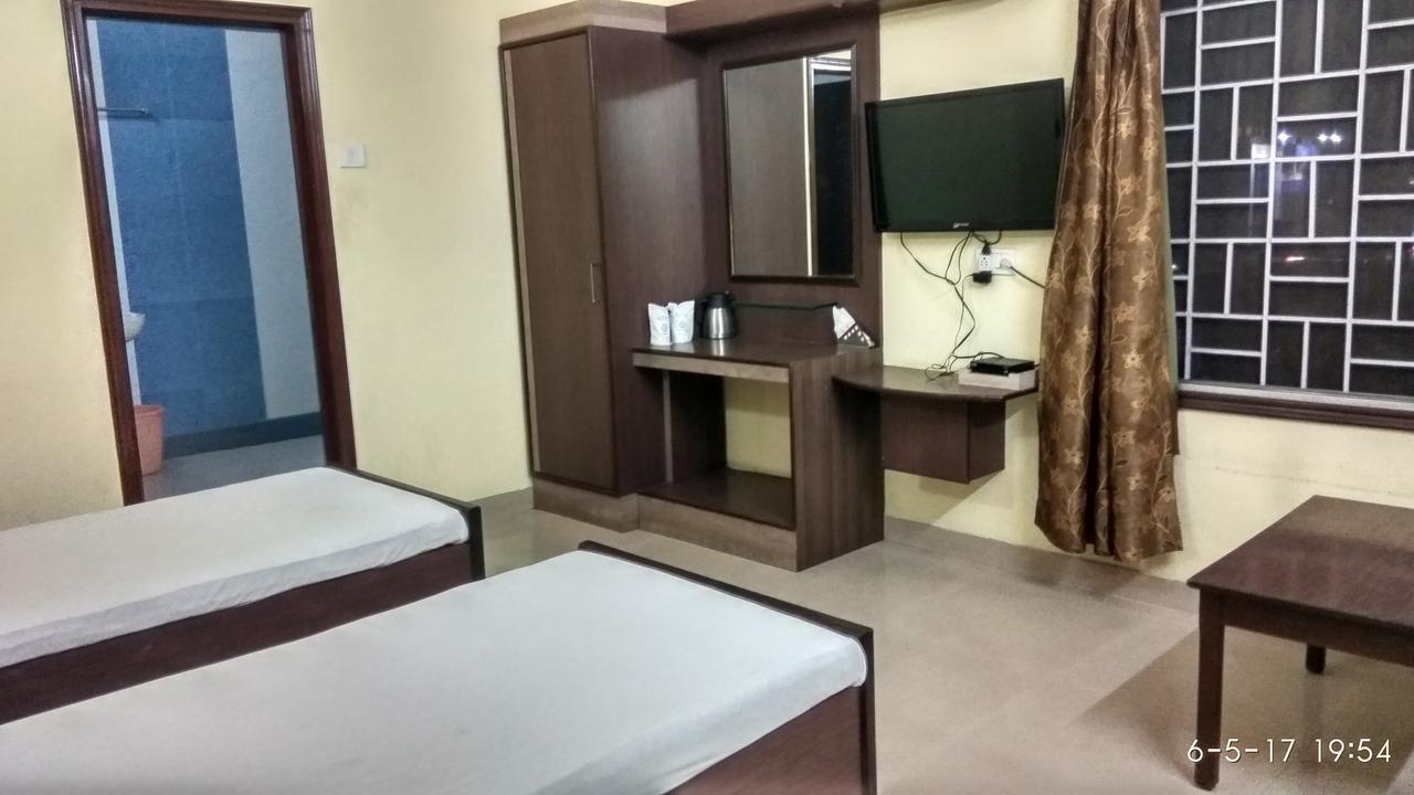 Hotel Varsa Dibrugarh Ngoại thất bức ảnh