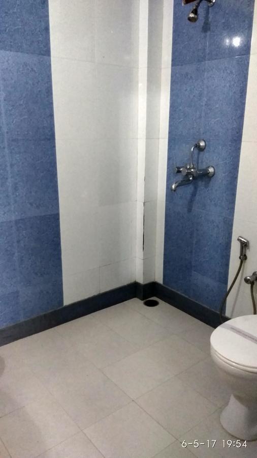 Hotel Varsa Dibrugarh Ngoại thất bức ảnh